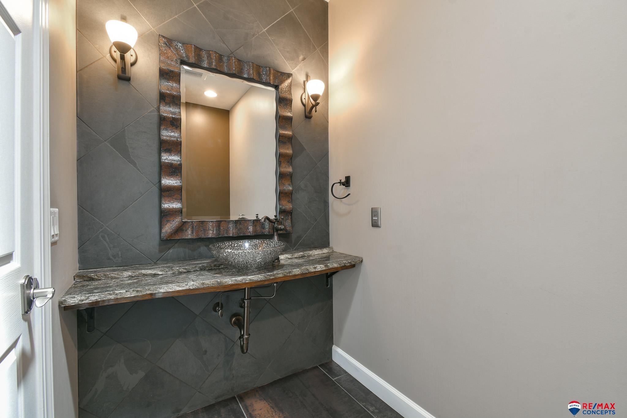 Lincoln, Nebraska, 68523, United States, 5 Bedrooms Bedrooms, ,5 BathroomsBathrooms,Residential,Active,1884993