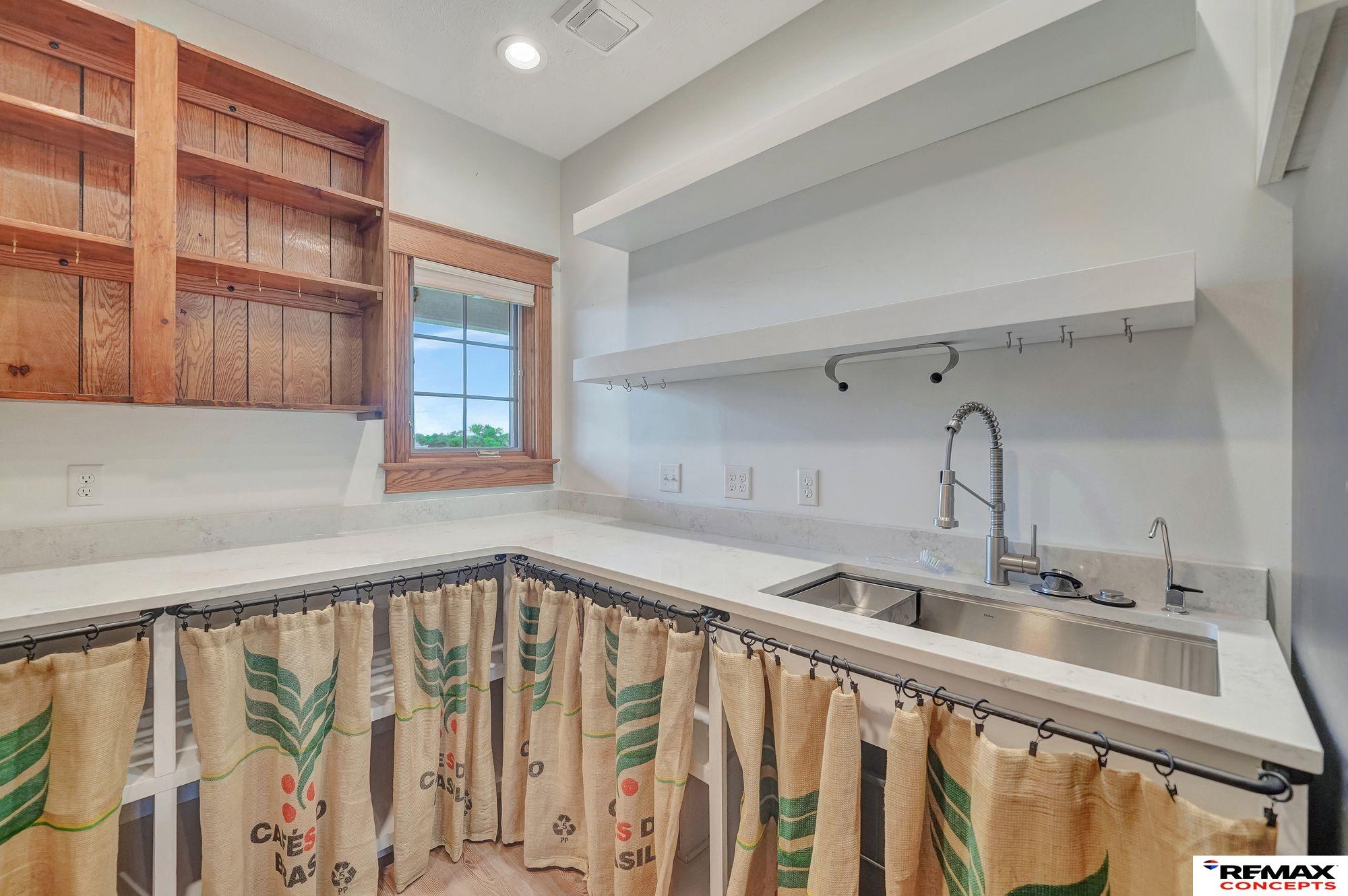 Roca, Nebraska, 68430, United States, 7 Bedrooms Bedrooms, ,4 BathroomsBathrooms,Residential,Active,1954025