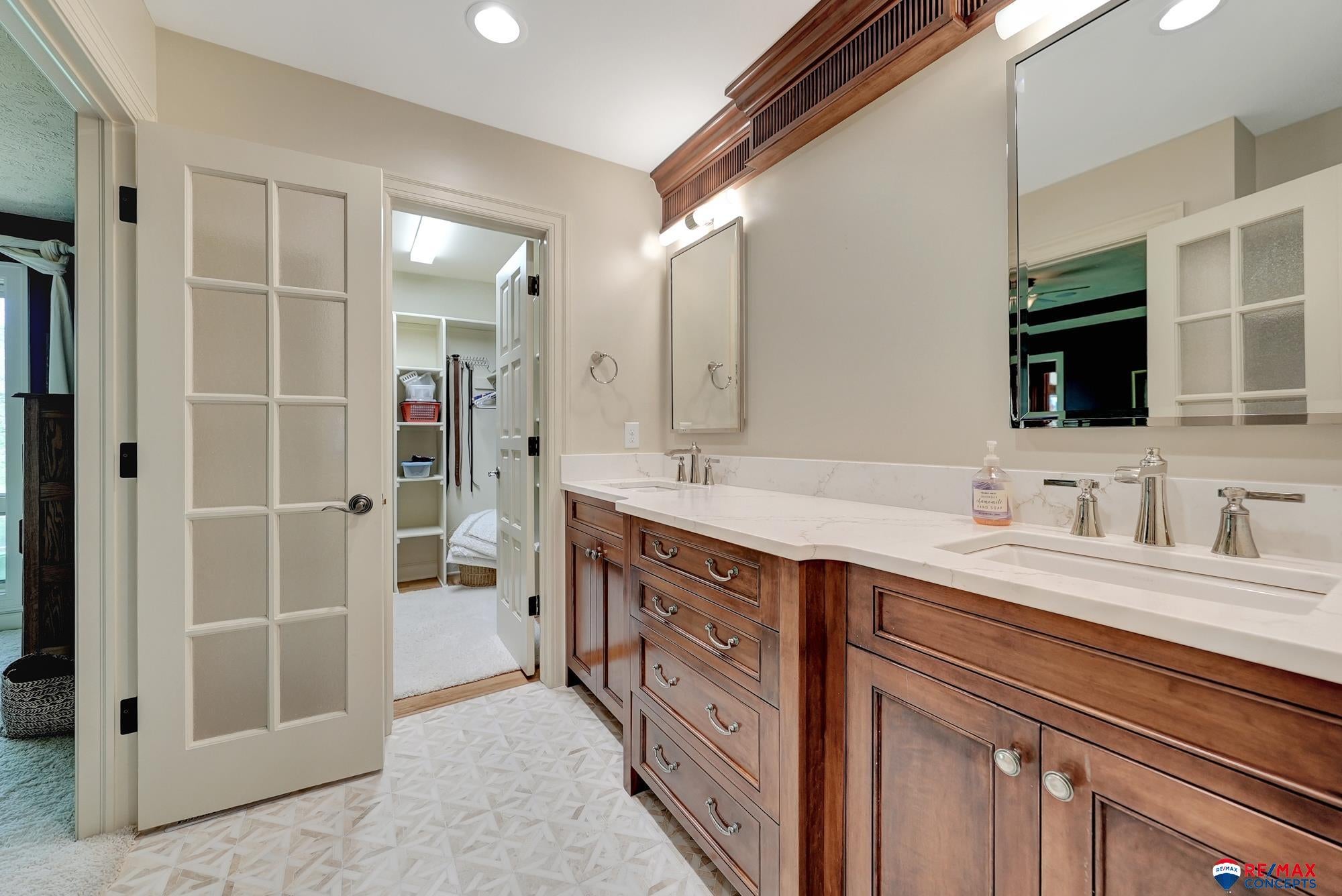 Lincoln, Nebraska, 68520, United States, 3 Bedrooms Bedrooms, ,5 BathroomsBathrooms,Residential,Active,1820460