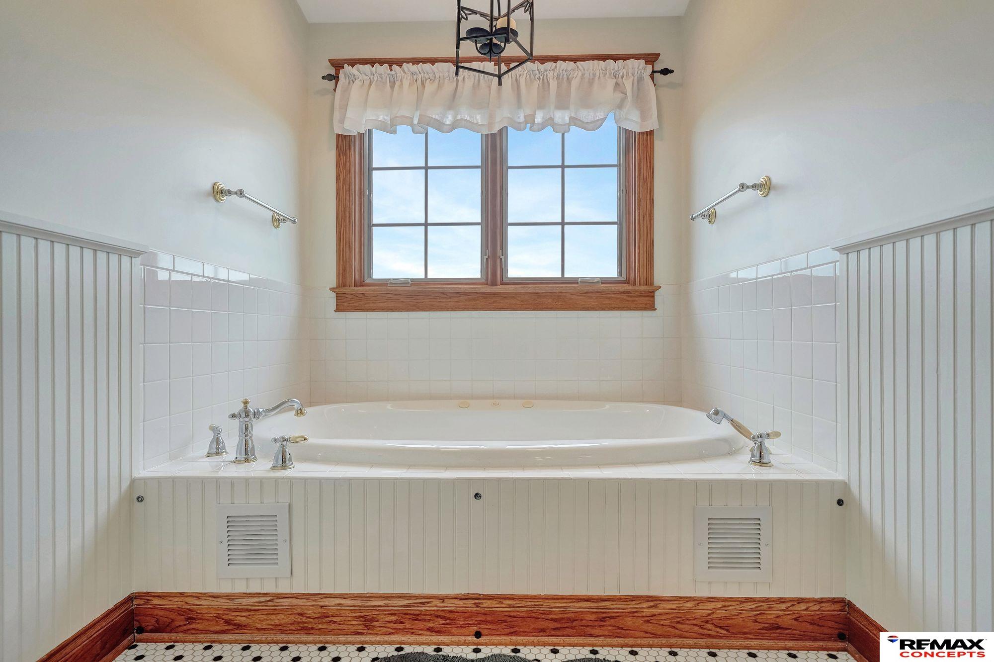 Roca, Nebraska, 68430, United States, 7 Bedrooms Bedrooms, ,4 BathroomsBathrooms,Residential,Active,1954025