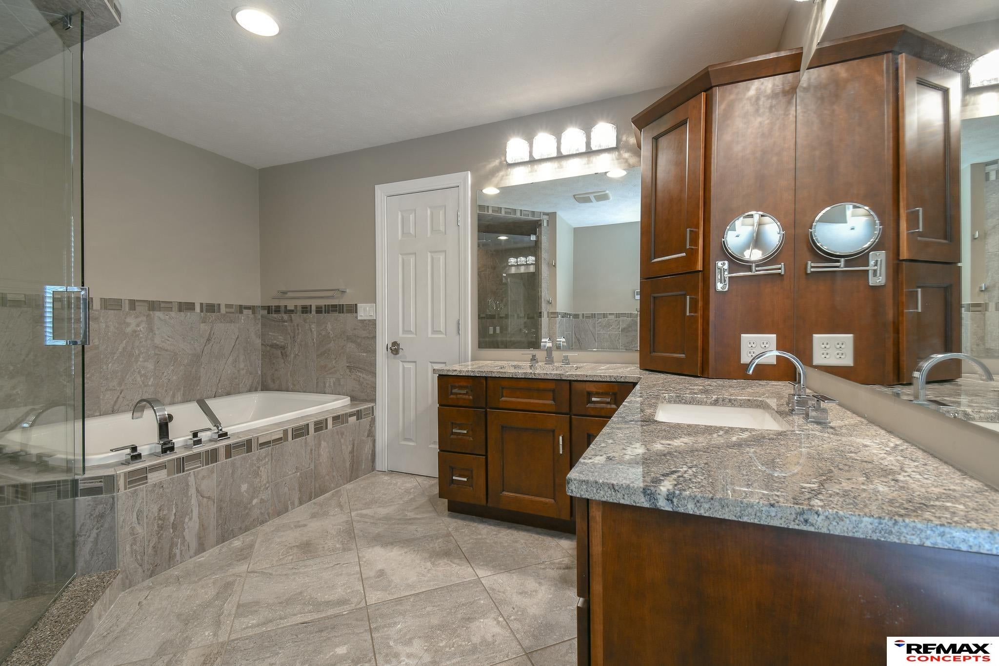 Lincoln, Nebraska, 68523, United States, 5 Bedrooms Bedrooms, ,5 BathroomsBathrooms,Residential,Active,1884993