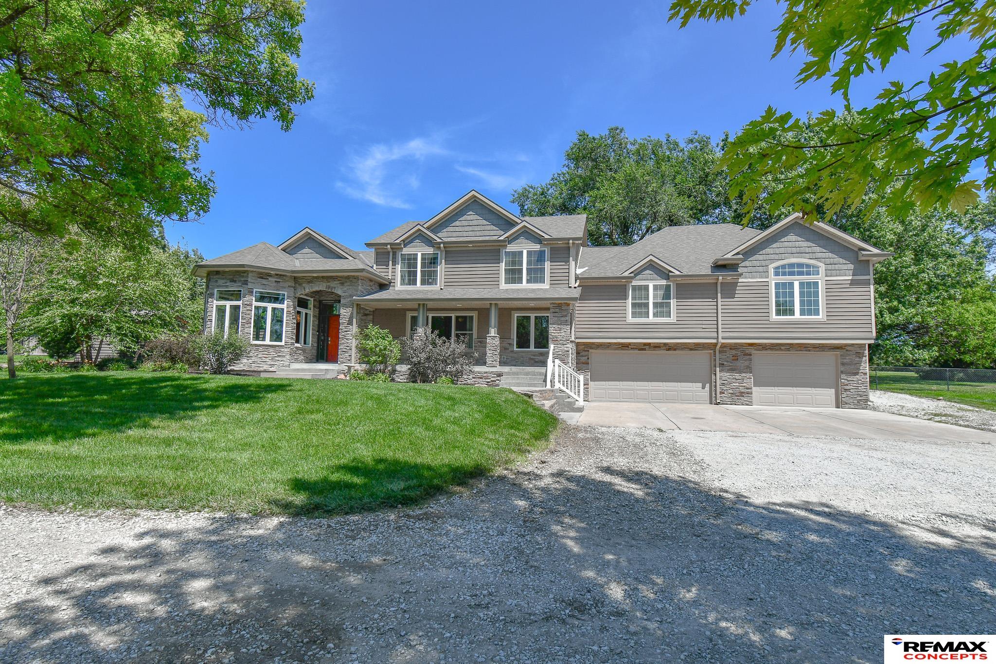 Lincoln, Nebraska, 68523, United States, 5 Bedrooms Bedrooms, ,5 BathroomsBathrooms,Residential,Active,1884993