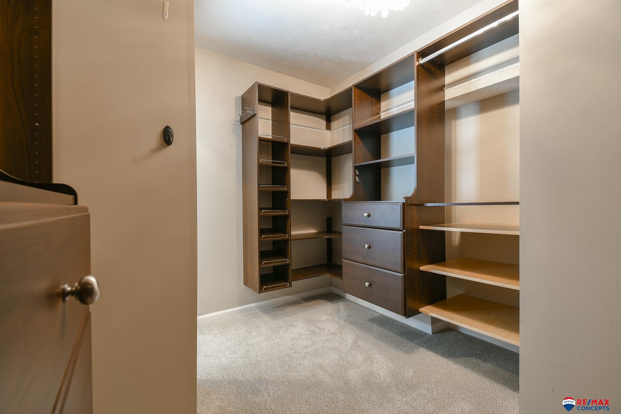 Lincoln, Nebraska, 68523, United States, 5 Bedrooms Bedrooms, ,5 BathroomsBathrooms,Residential,Active,1884993