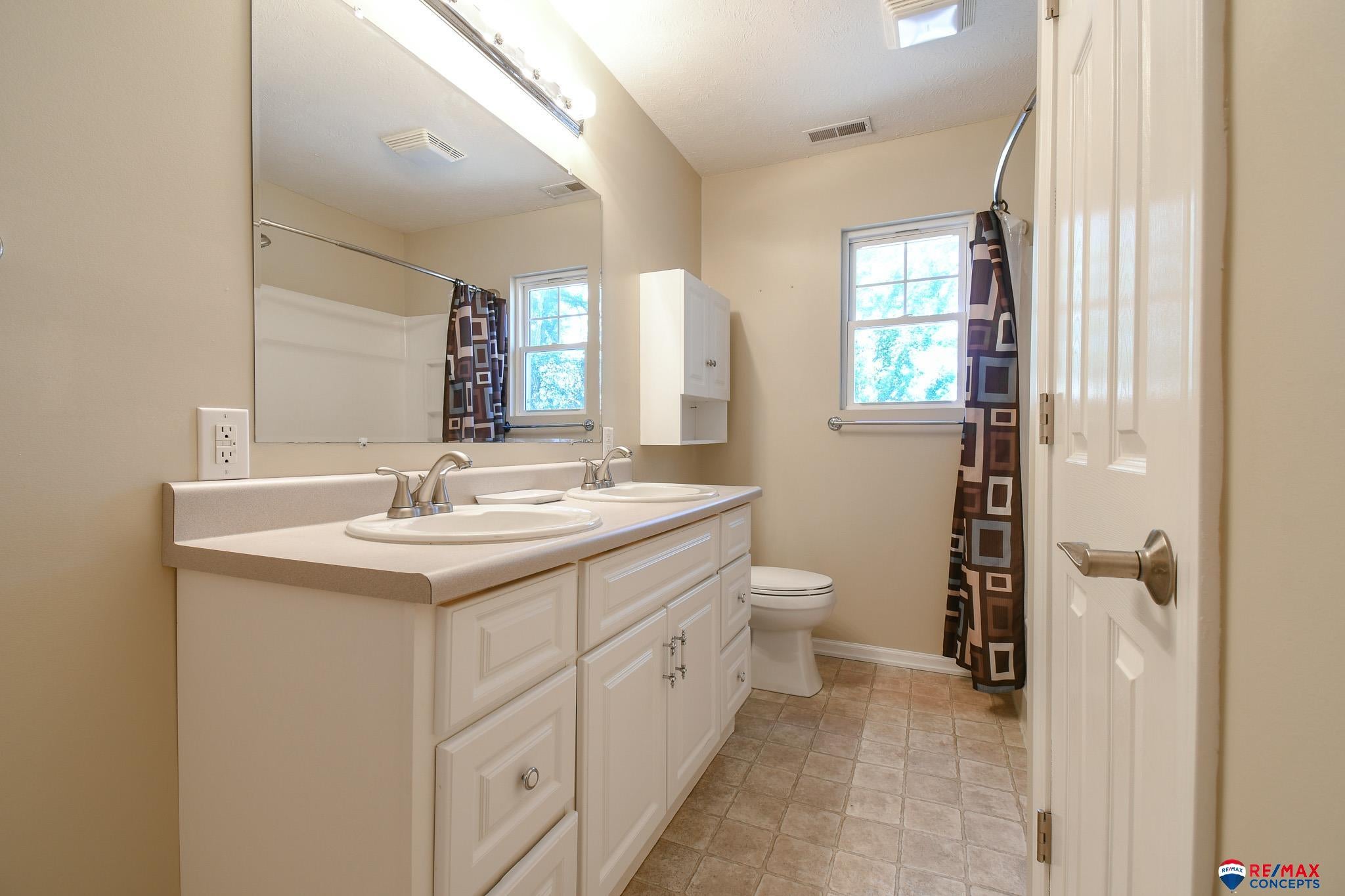 Lincoln, Nebraska, 68523, United States, 5 Bedrooms Bedrooms, ,5 BathroomsBathrooms,Residential,Active,1884993