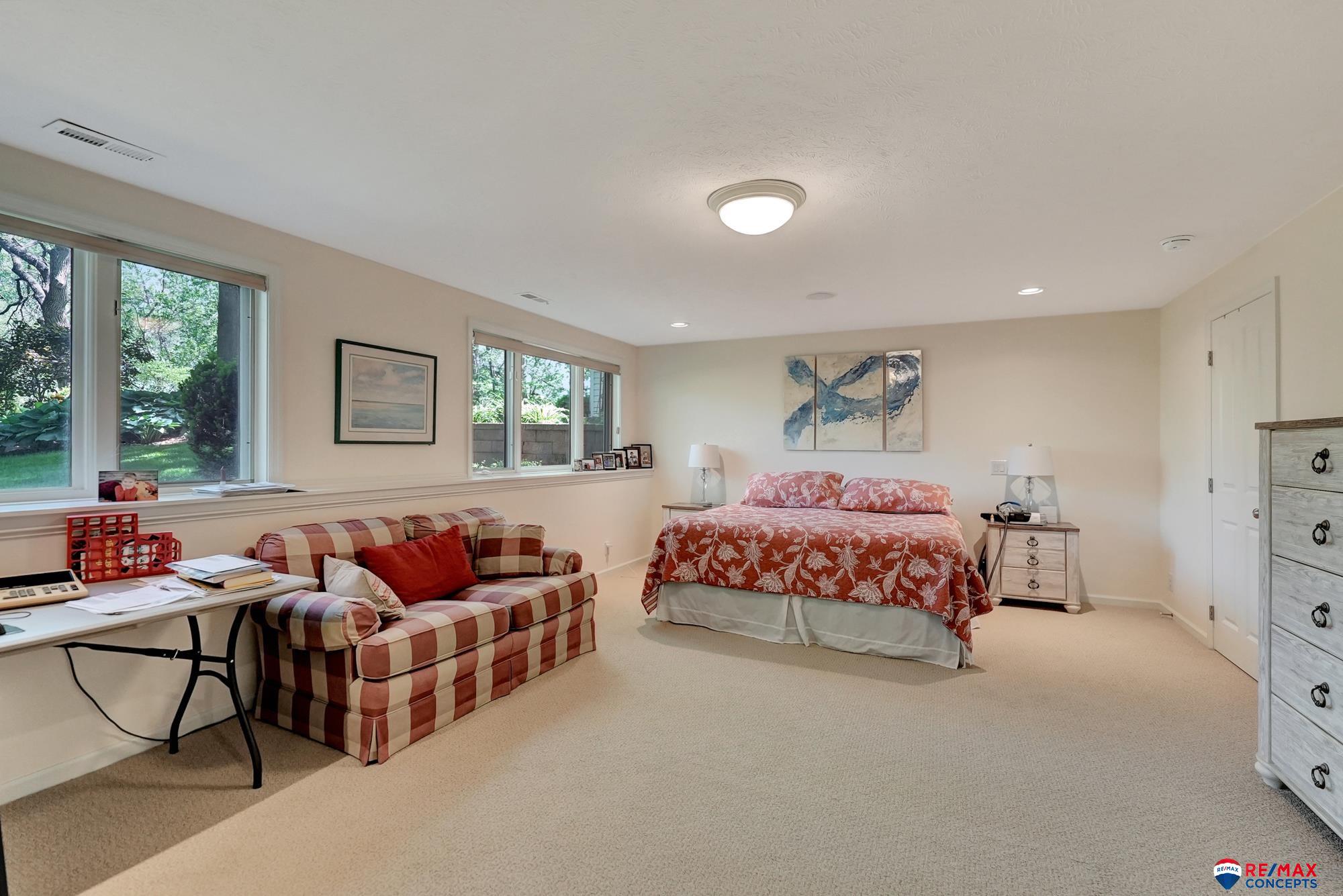Lincoln, Nebraska, 68520, United States, 3 Bedrooms Bedrooms, ,5 BathroomsBathrooms,Residential,Active,1820460
