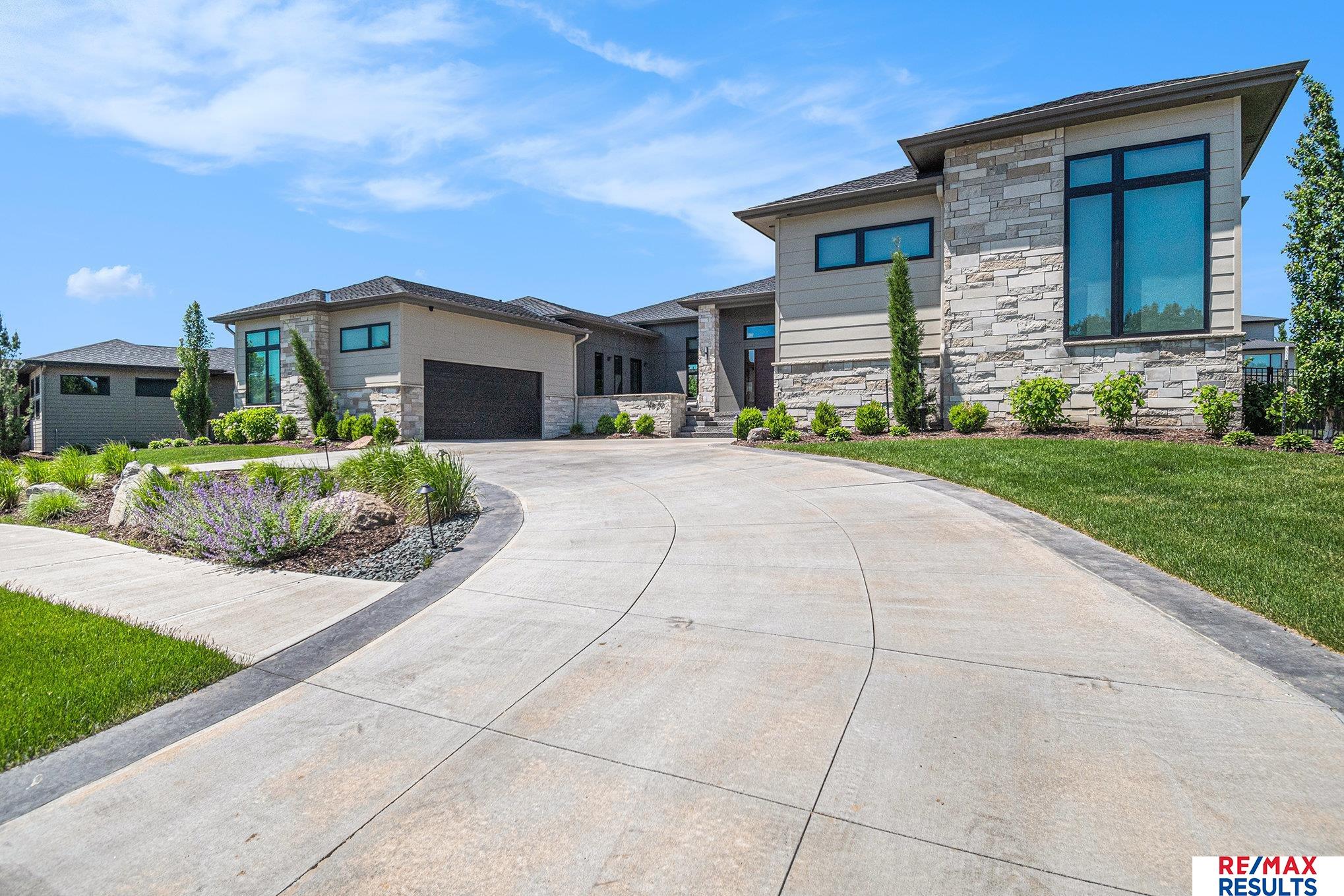 Elkhorn, Nebraska, 68022, United States, 5 Bedrooms Bedrooms, ,7 BathroomsBathrooms,Residential,Pending,1953673