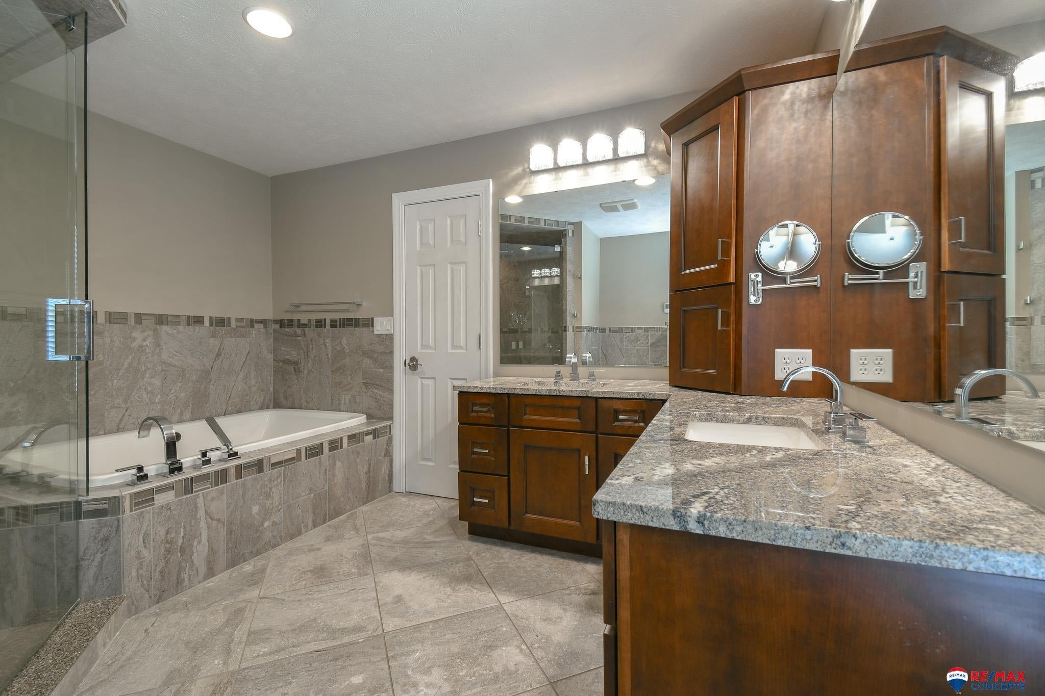 Lincoln, Nebraska, 68523, United States, 5 Bedrooms Bedrooms, ,5 BathroomsBathrooms,Residential,Active,1884993