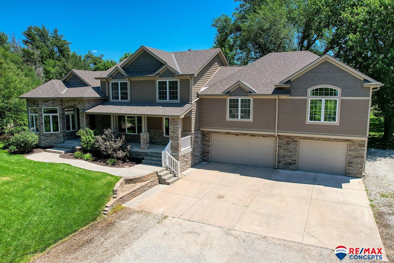 Lincoln, Nebraska, 68523, United States, 5 Bedrooms Bedrooms, ,5 BathroomsBathrooms,Residential,Active,1884993