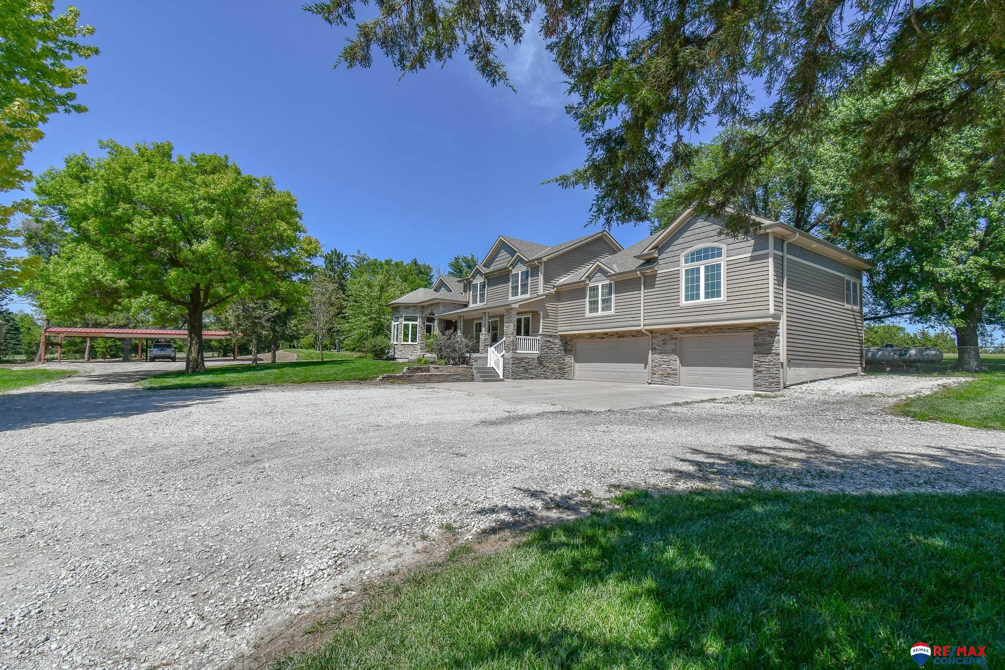 Lincoln, Nebraska, 68523, United States, 5 Bedrooms Bedrooms, ,5 BathroomsBathrooms,Residential,Active,1884993