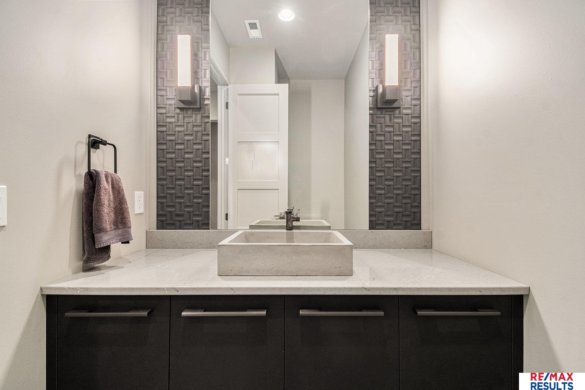 Elkhorn, Nebraska, 68022, United States, 5 Bedrooms Bedrooms, ,7 BathroomsBathrooms,Residential,Pending,1953673