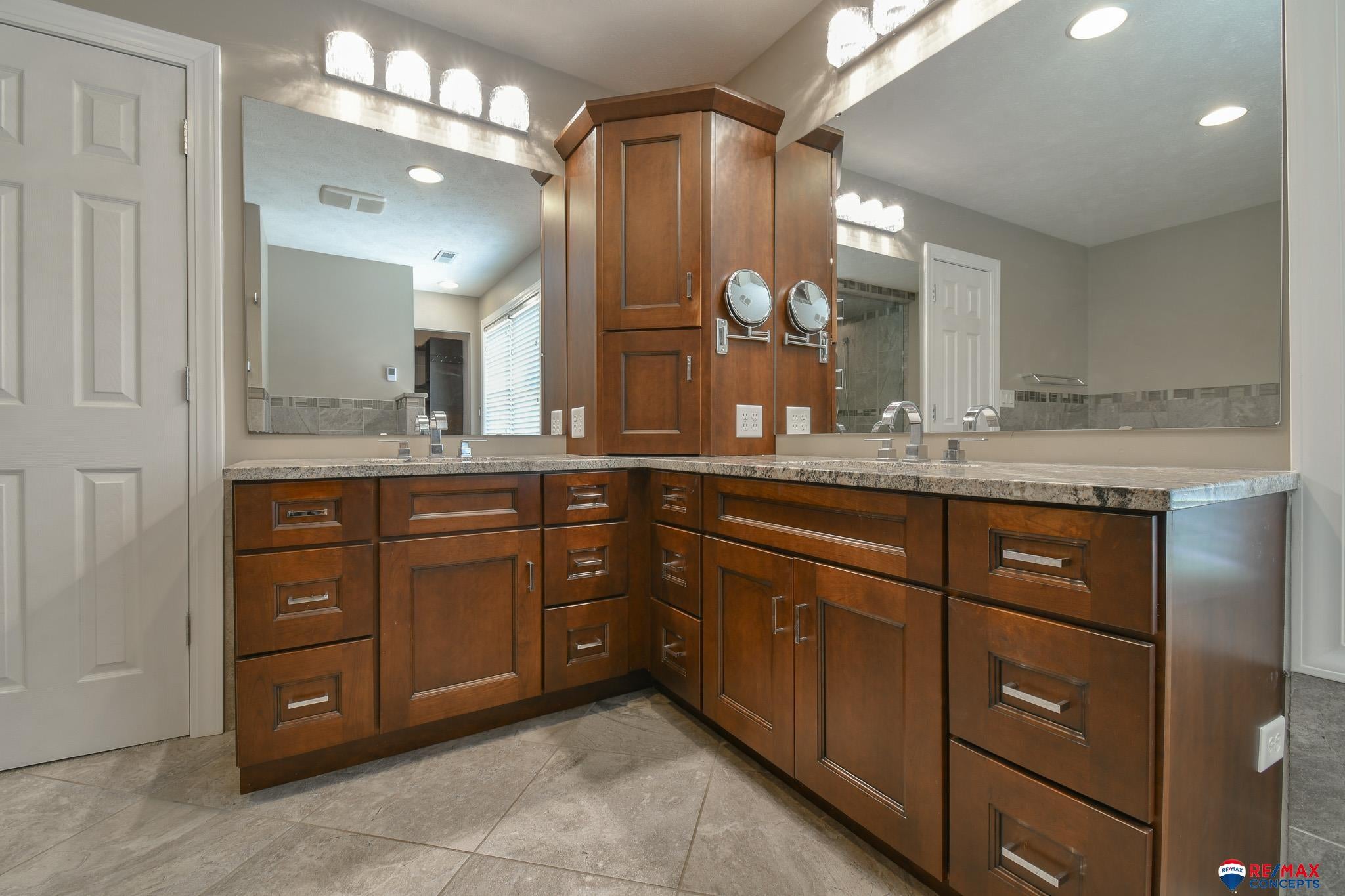 Lincoln, Nebraska, 68523, United States, 5 Bedrooms Bedrooms, ,5 BathroomsBathrooms,Residential,Active,1884993