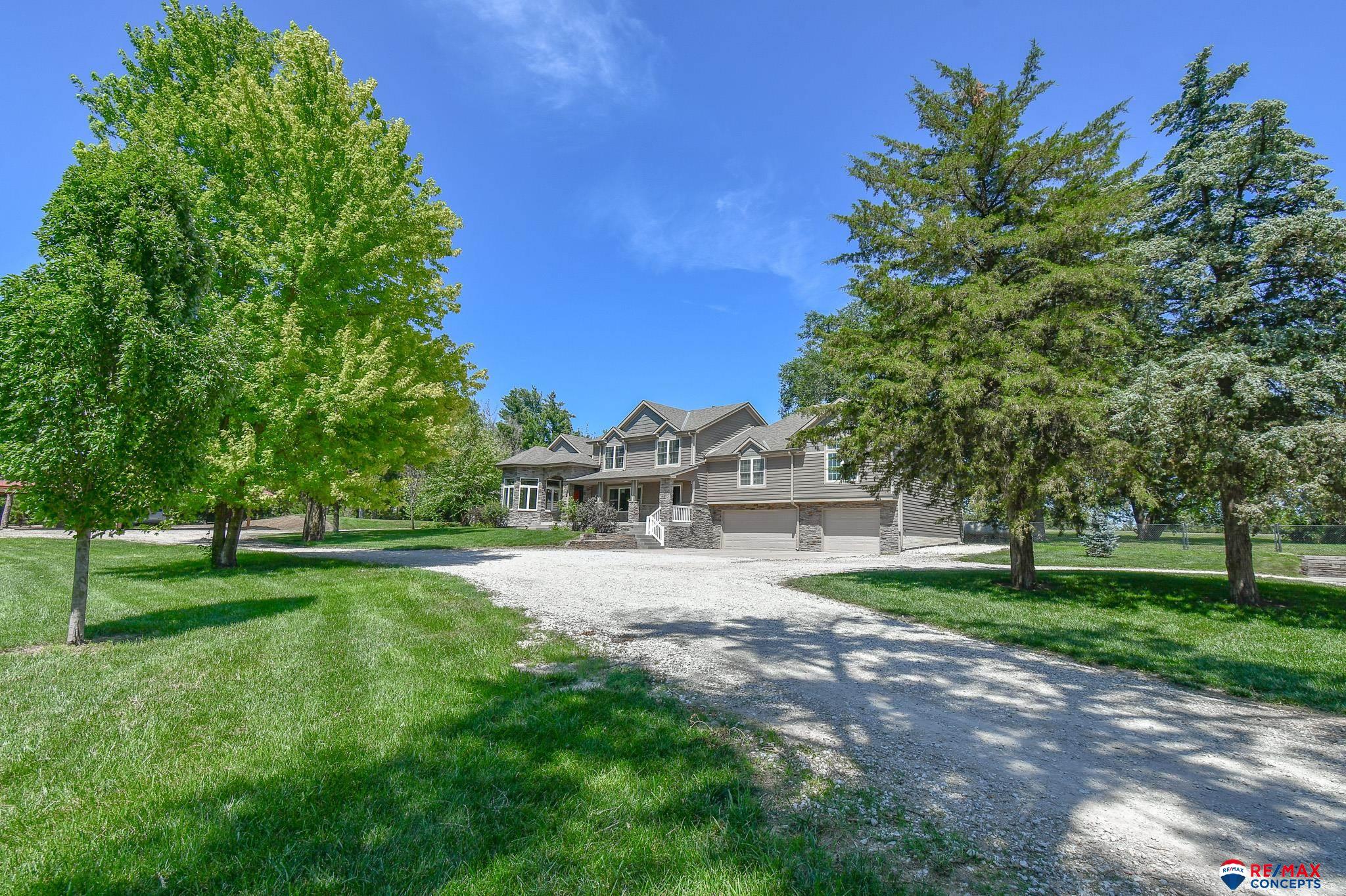 Lincoln, Nebraska, 68523, United States, 5 Bedrooms Bedrooms, ,5 BathroomsBathrooms,Residential,Active,1884993