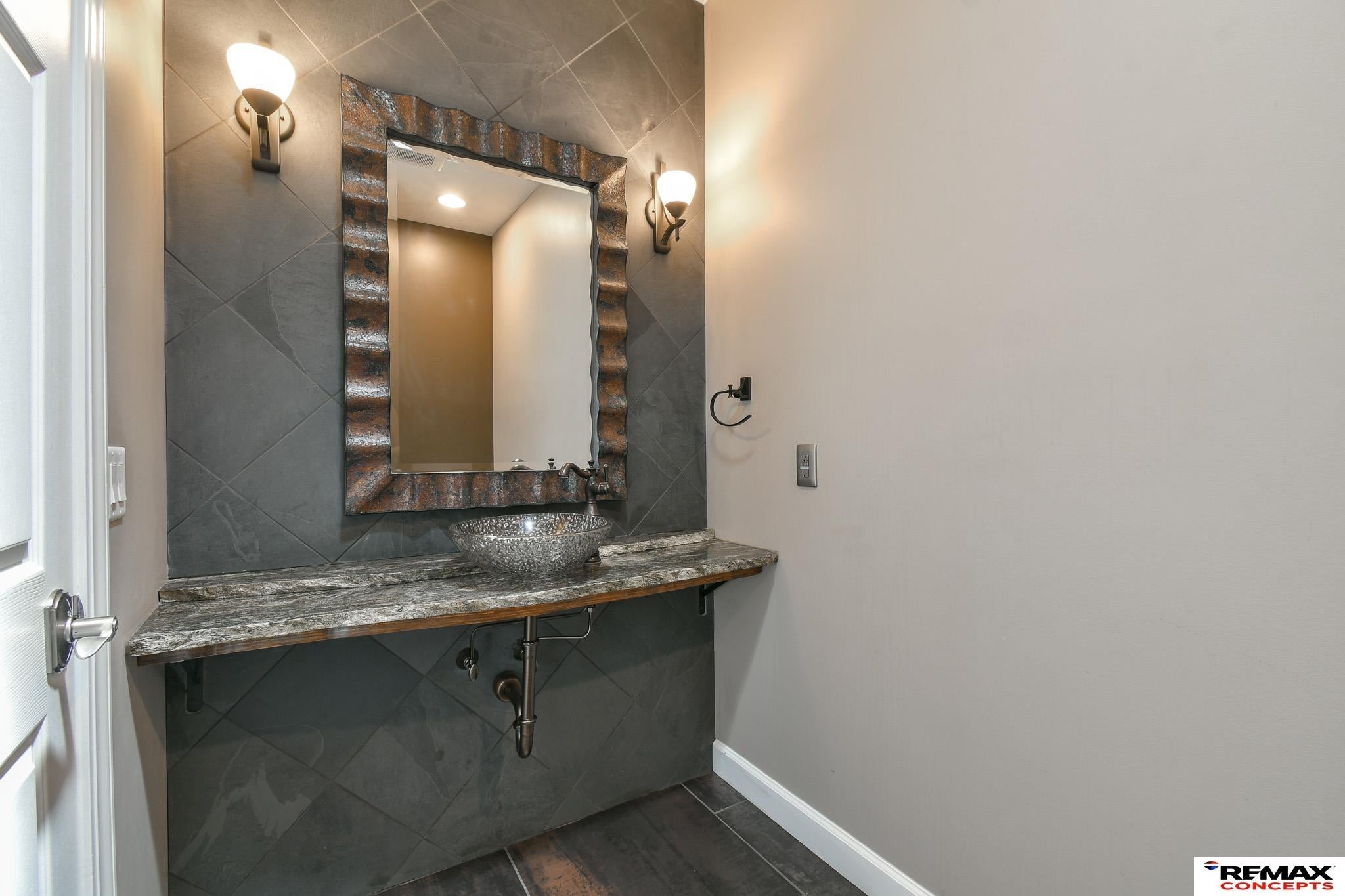 Lincoln, Nebraska, 68523, United States, 5 Bedrooms Bedrooms, ,5 BathroomsBathrooms,Residential,Active,1884993