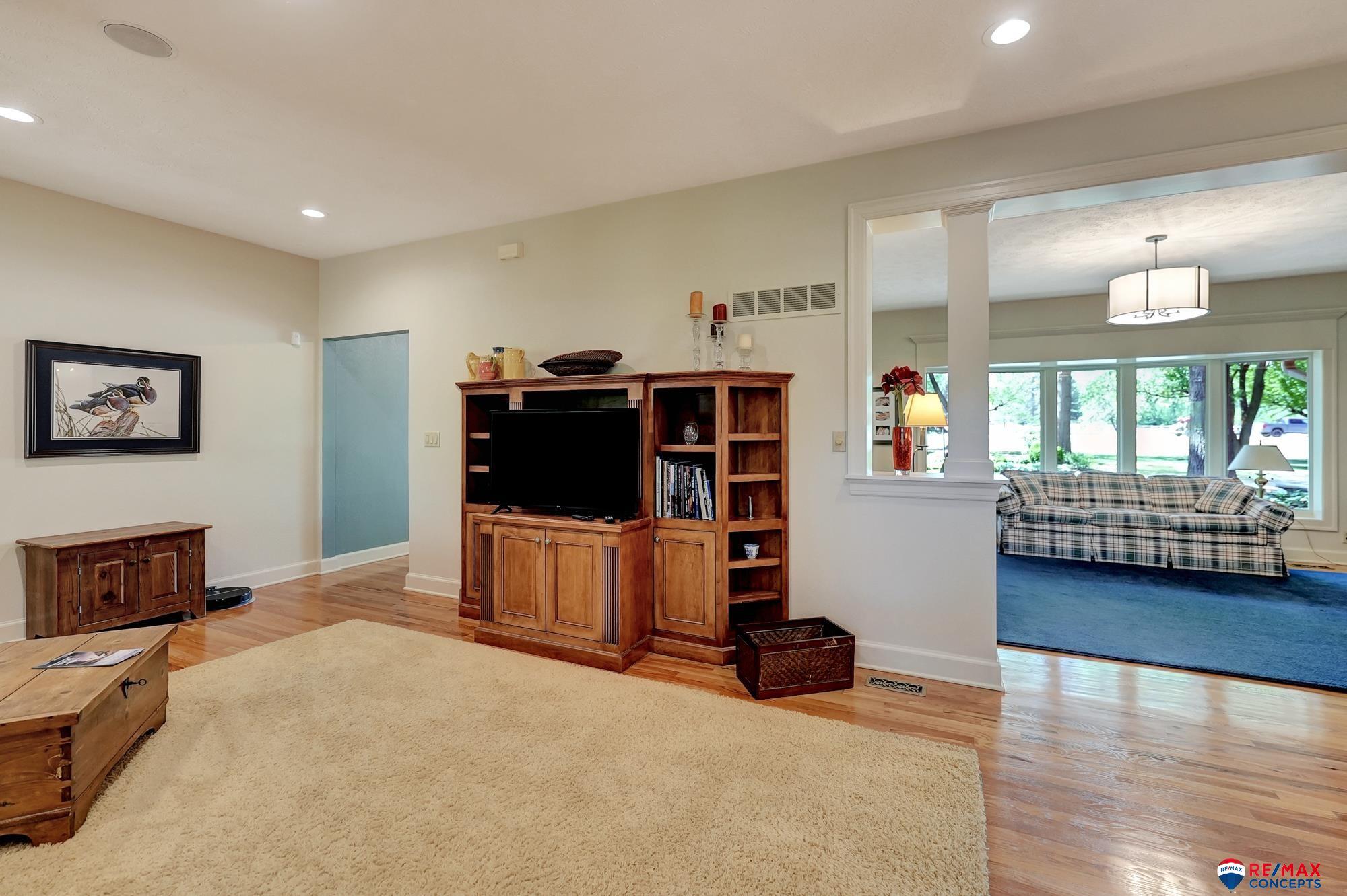 Lincoln, Nebraska, 68520, United States, 3 Bedrooms Bedrooms, ,5 BathroomsBathrooms,Residential,Active,1820460