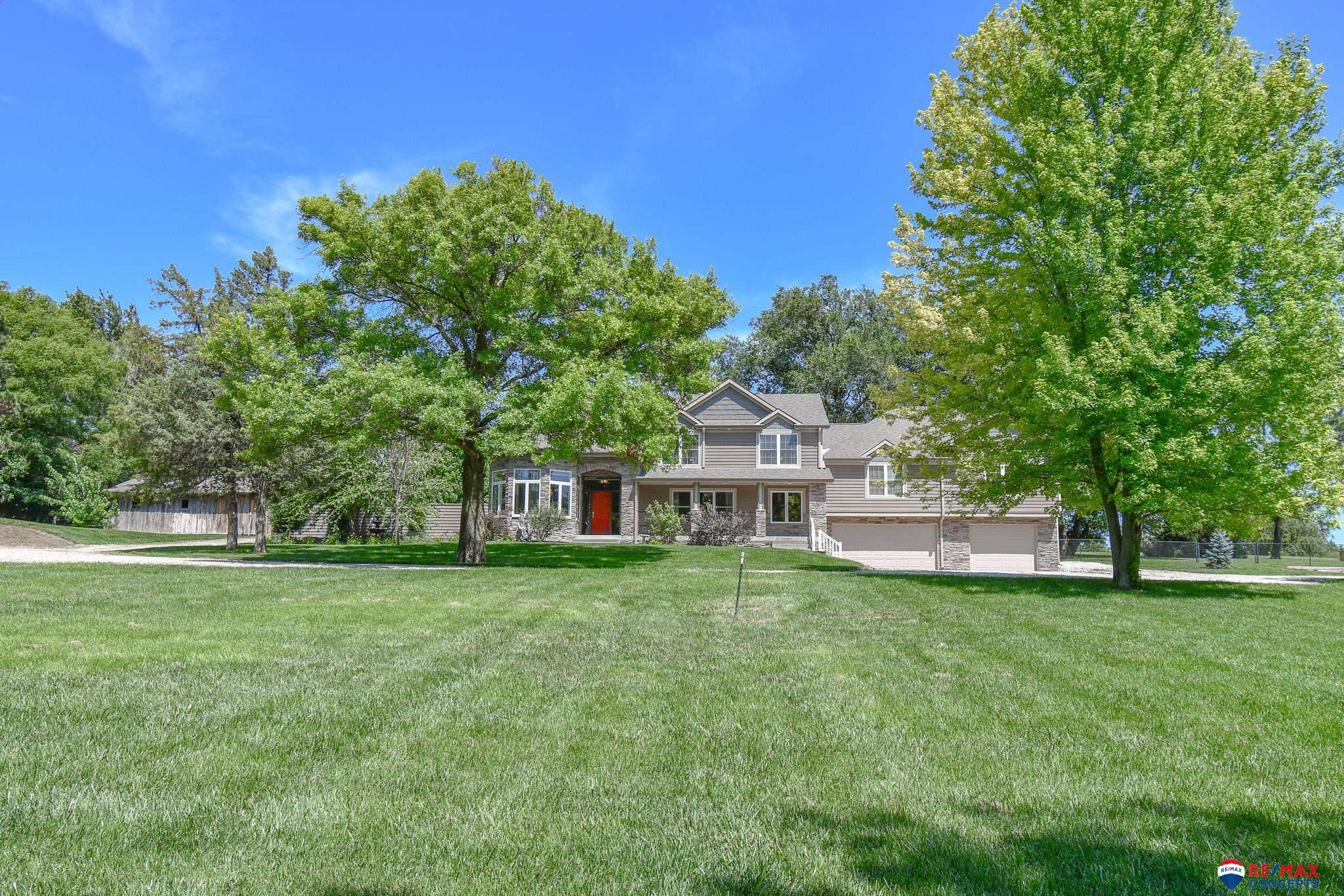 Lincoln, Nebraska, 68523, United States, 5 Bedrooms Bedrooms, ,5 BathroomsBathrooms,Residential,Active,1884993