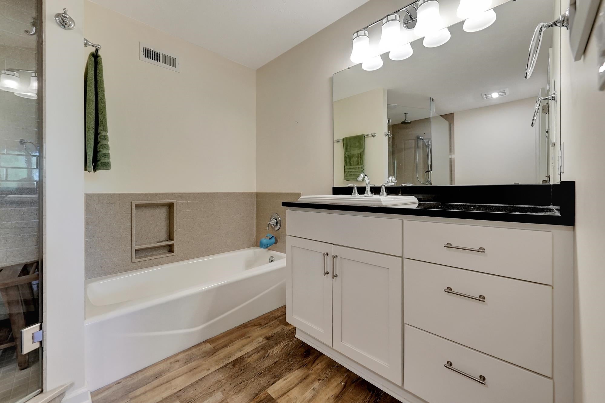 Lincoln, Nebraska, 68520, United States, 3 Bedrooms Bedrooms, ,5 BathroomsBathrooms,Residential,Active,1820460