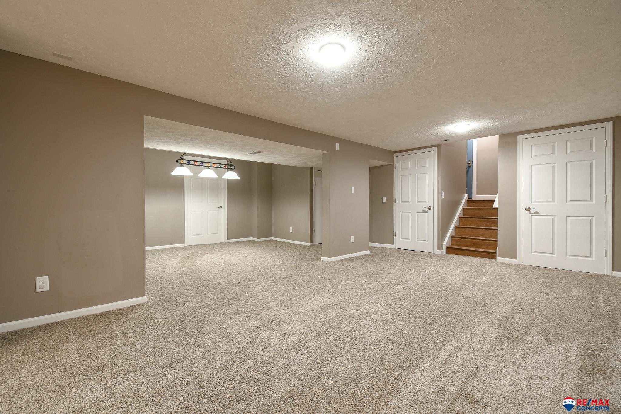 Lincoln, Nebraska, 68523, United States, 5 Bedrooms Bedrooms, ,5 BathroomsBathrooms,Residential,Active,1884993