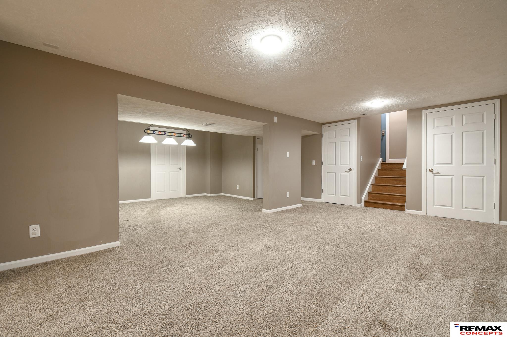 Lincoln, Nebraska, 68523, United States, 5 Bedrooms Bedrooms, ,5 BathroomsBathrooms,Residential,Active,1884993