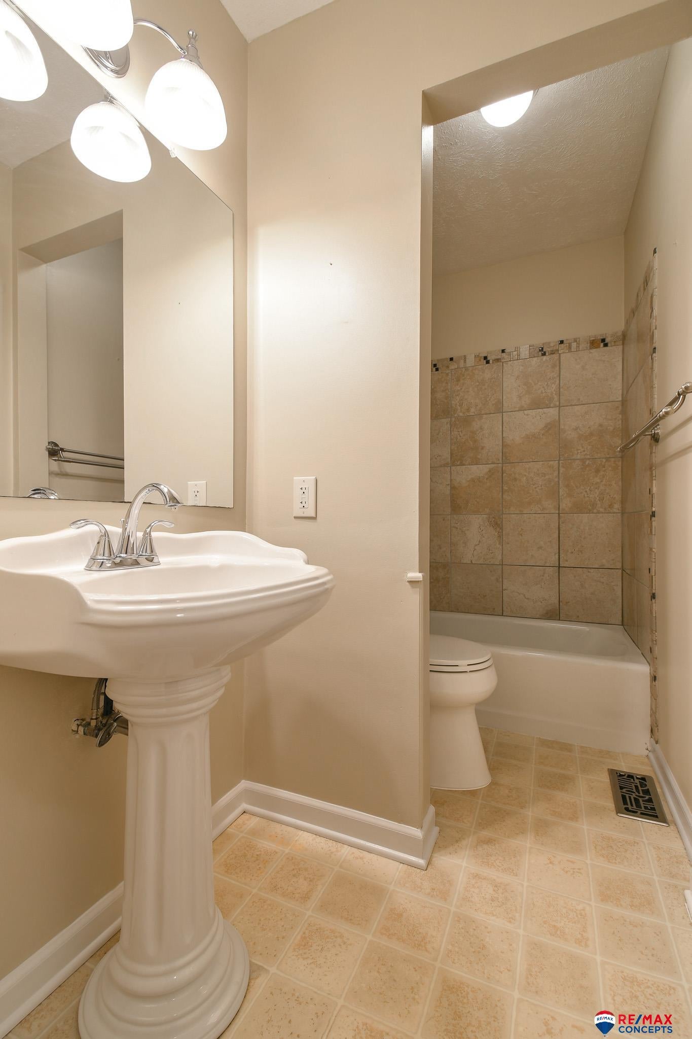 Lincoln, Nebraska, 68523, United States, 5 Bedrooms Bedrooms, ,5 BathroomsBathrooms,Residential,Active,1884993