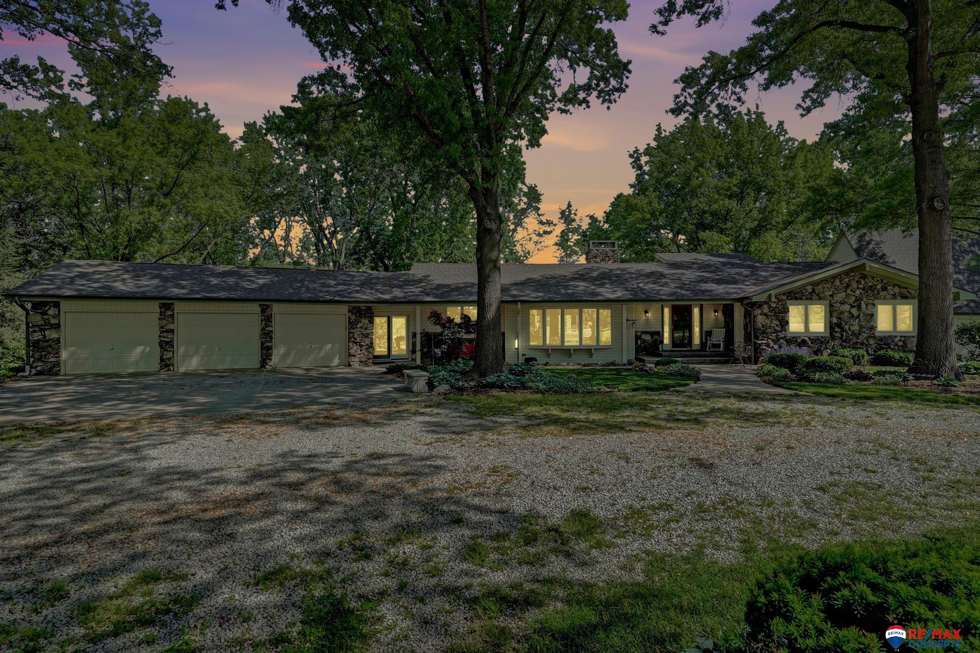 Lincoln, Nebraska, 68520, United States, 3 Bedrooms Bedrooms, ,5 BathroomsBathrooms,Residential,Active,1820460