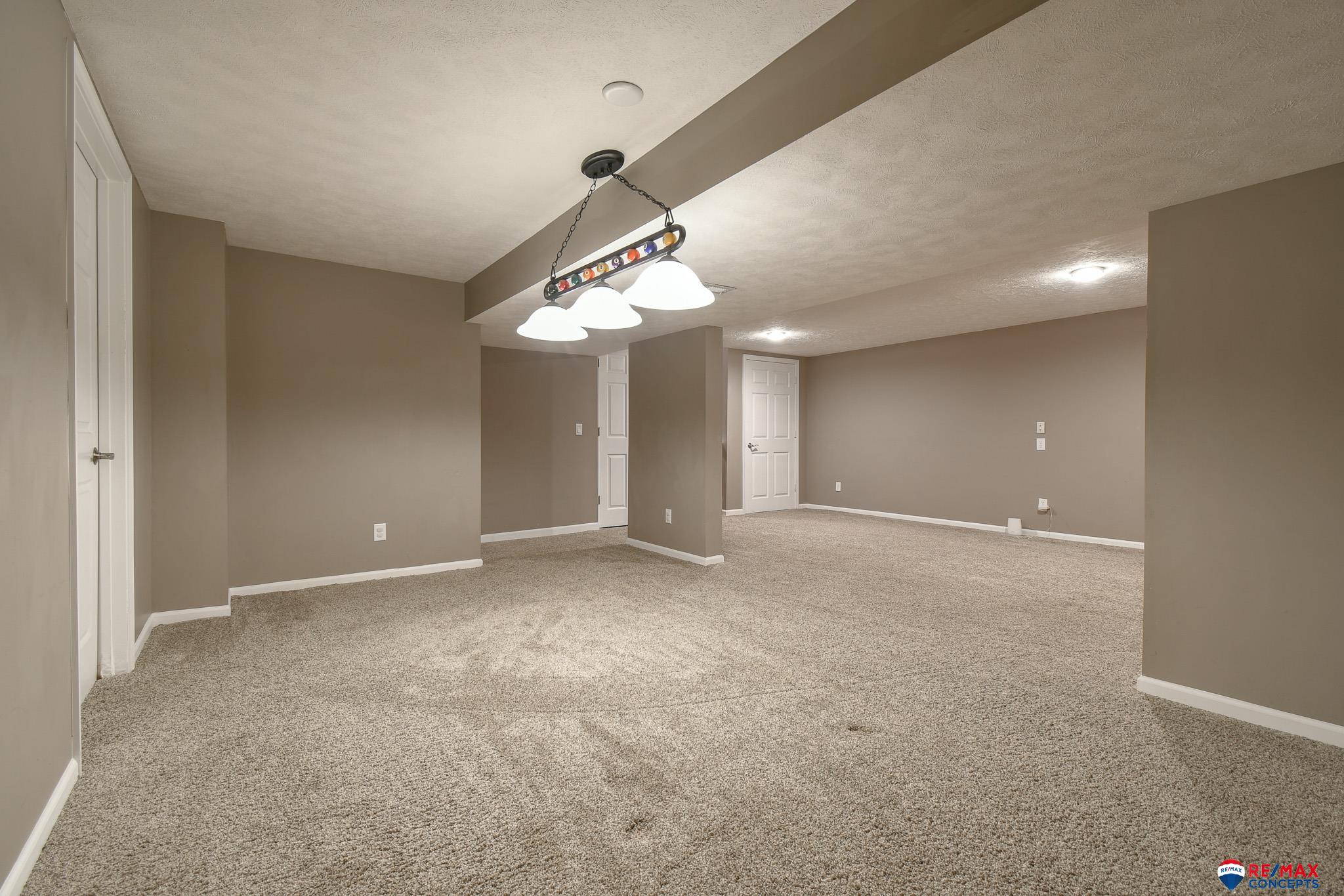 Lincoln, Nebraska, 68523, United States, 5 Bedrooms Bedrooms, ,5 BathroomsBathrooms,Residential,Active,1884993