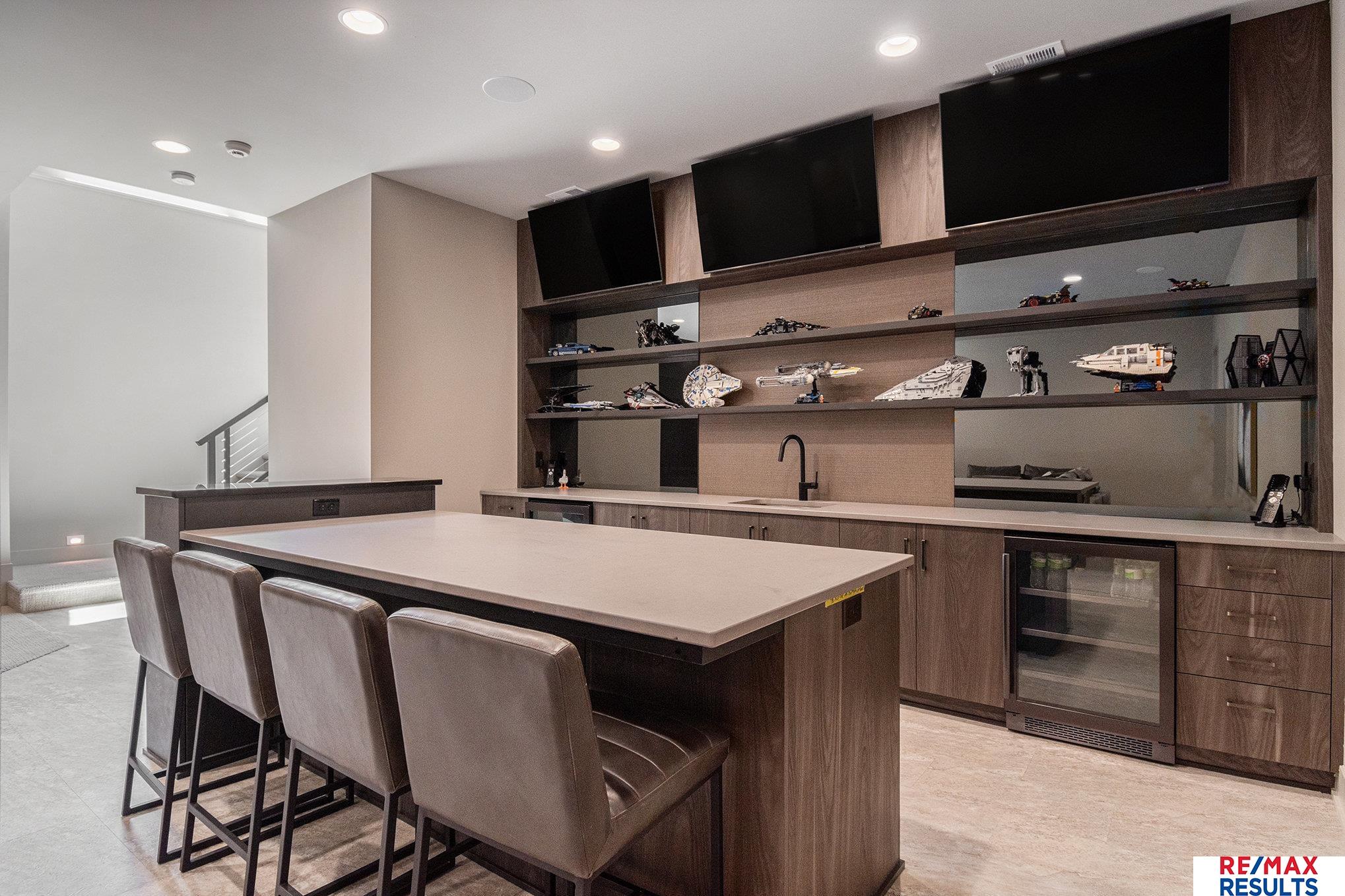 Elkhorn, Nebraska, 68022, United States, 5 Bedrooms Bedrooms, ,7 BathroomsBathrooms,Residential,Pending,1953673