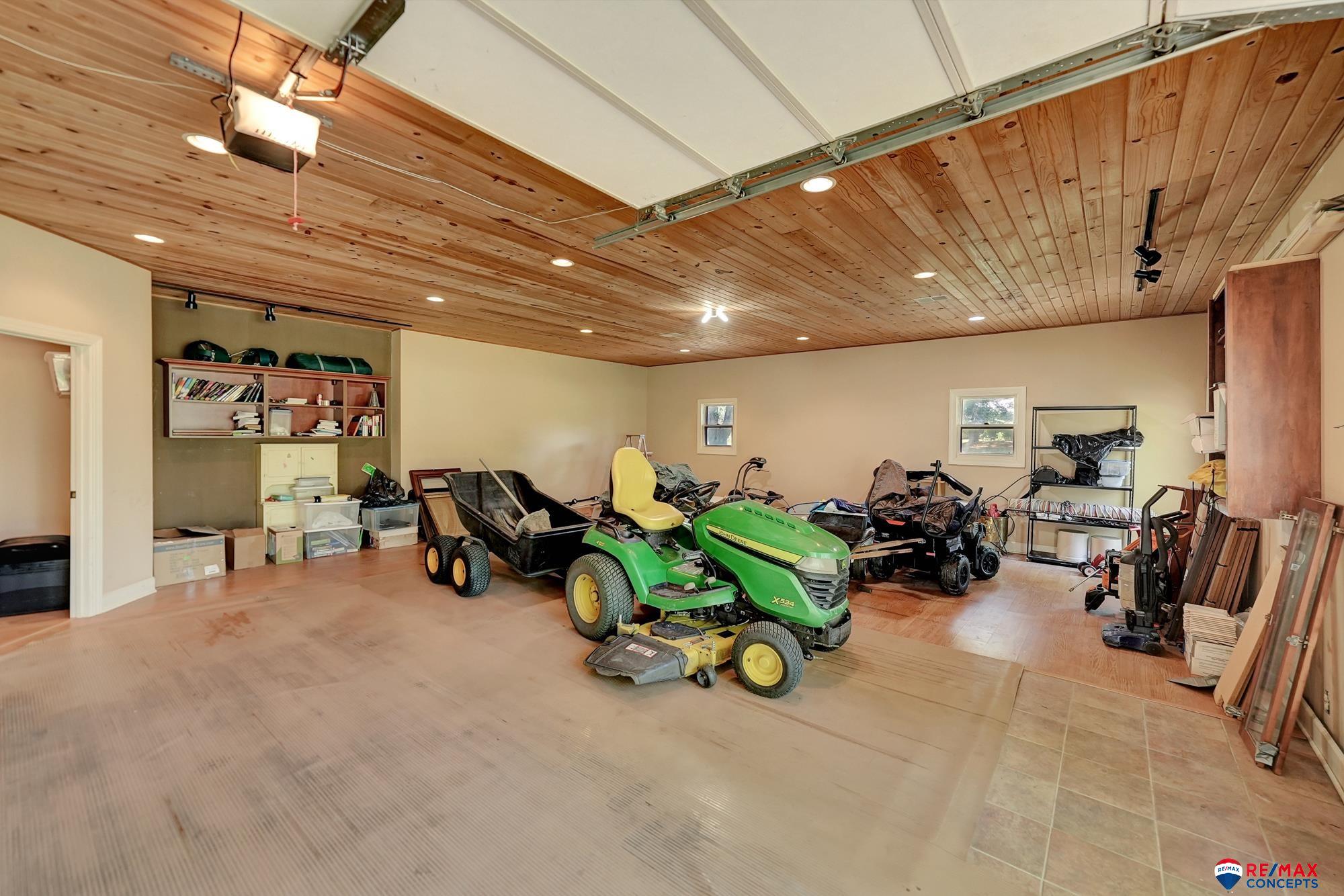 Lincoln, Nebraska, 68520, United States, 3 Bedrooms Bedrooms, ,5 BathroomsBathrooms,Residential,Active,1820460
