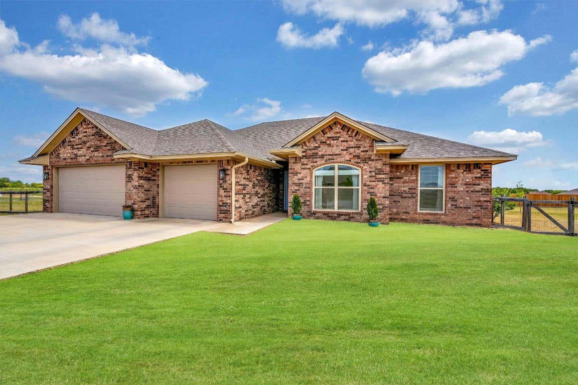 34 INDEPENDENCE CIR, ALTUS, OK 73521, photo 1 of 46