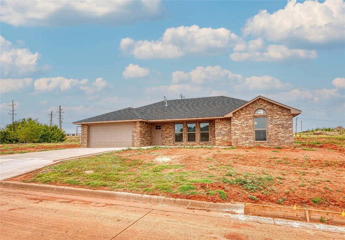 121 MULBERRY LN, ELK CITY, OK 73644, photo 1 of 15