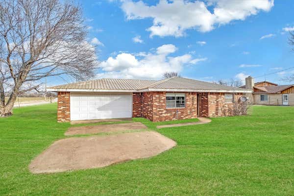 105 NW BOUNDRY RD, ERICK, OK 73645, photo 2 of 16