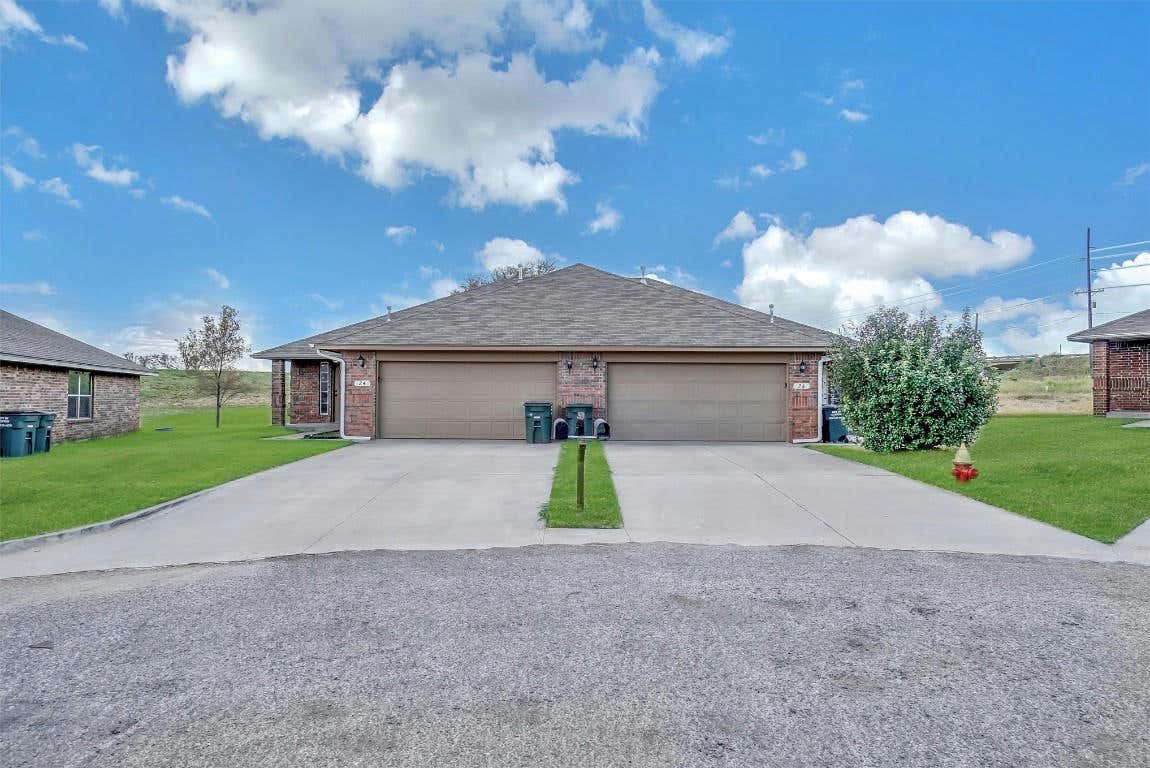 24 LOMBARDY PL, CLINTON, OK 73601, photo 1 of 24