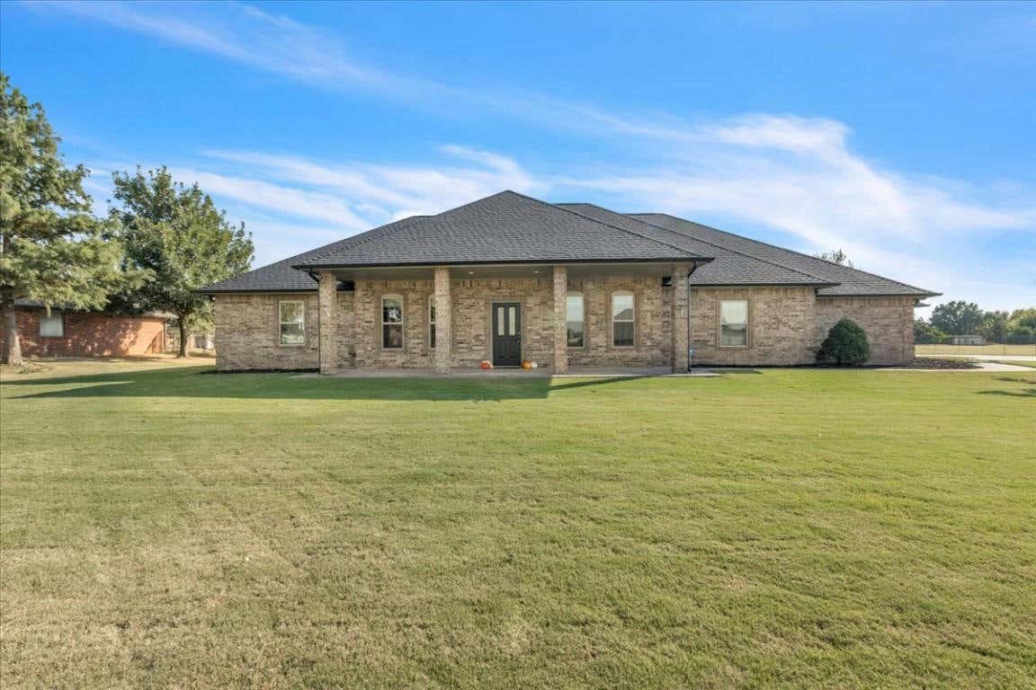 4252 DARRIL RD, EDMOND, OK 73025, photo 1 of 44