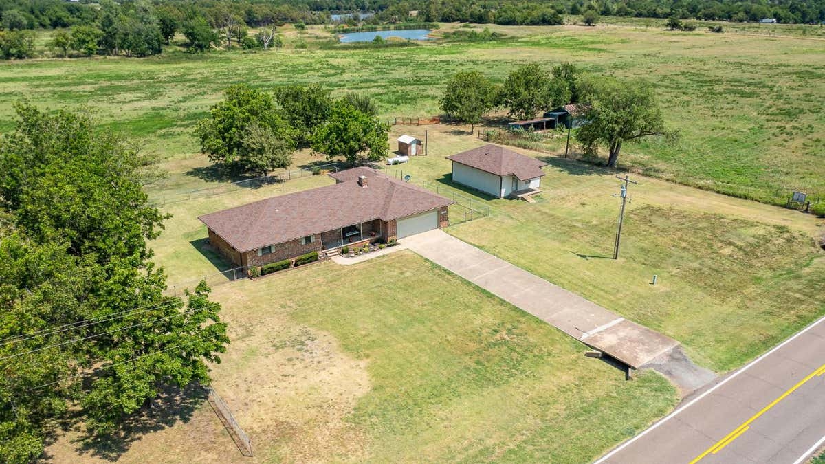 11950 W HIGHWAY 74C, CRESCENT, OK 73028, photo 1 of 35