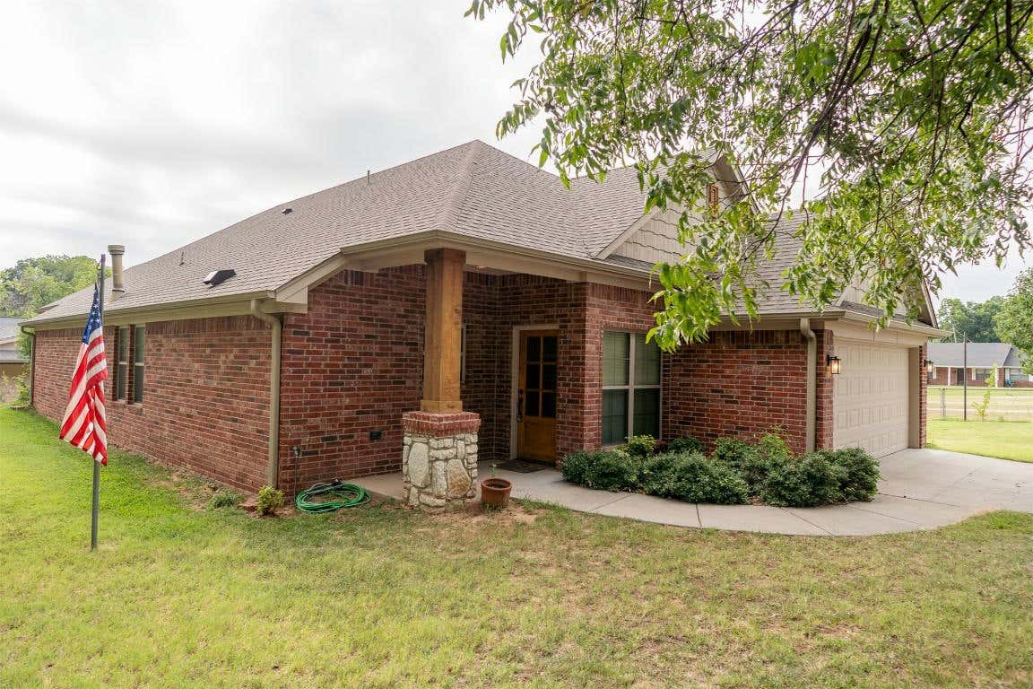 401 E ROBERT S KERR BLVD, WYNNEWOOD, OK 73098, photo 1 of 37