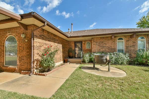 924 PENN LN, MOORE, OK 73160 - Image 1