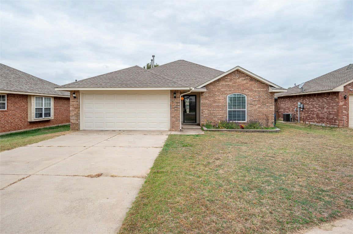 4405 APPLE BLOSSOM CIR, MOORE, OK 73160, photo 1 of 27