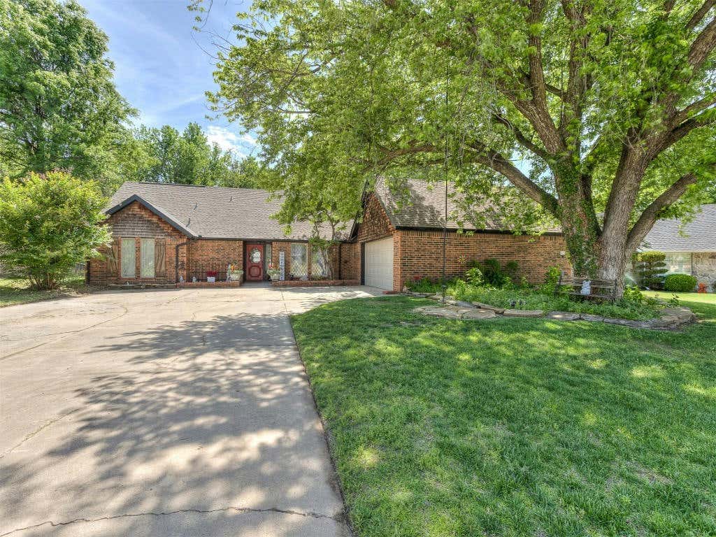 11512 BUCKINGHAM CT, YUKON, OK 73099, photo 1 of 48