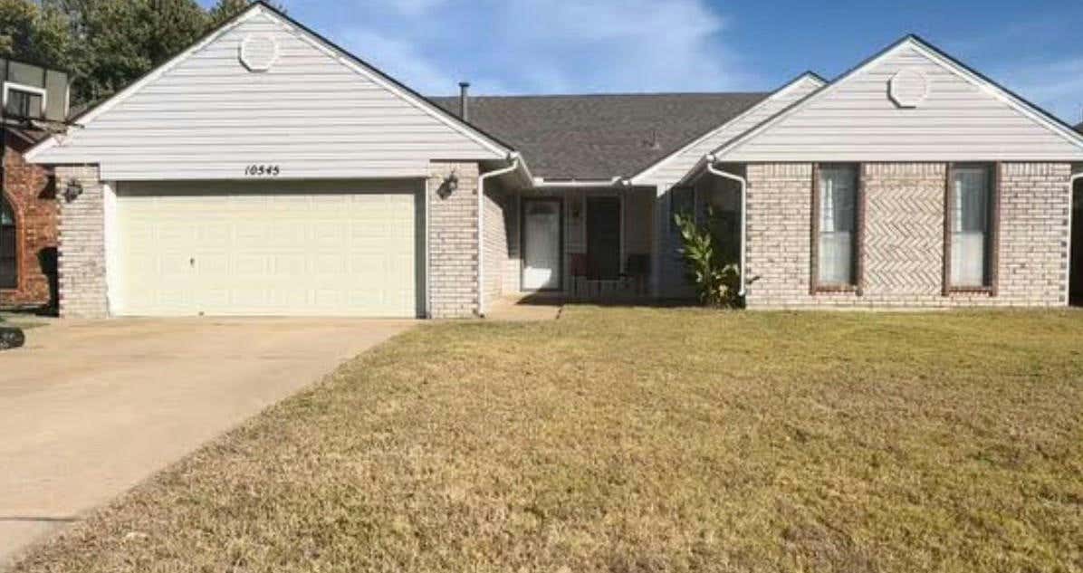 10545 KRISTIE LN, MIDWEST CITY, OK 73130, photo 1 of 23