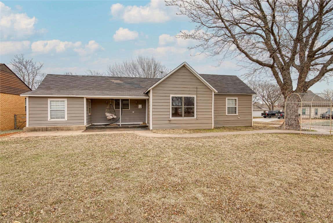 400 N 6TH ST, WEATHERFORD, OK 73096, photo 1 of 12