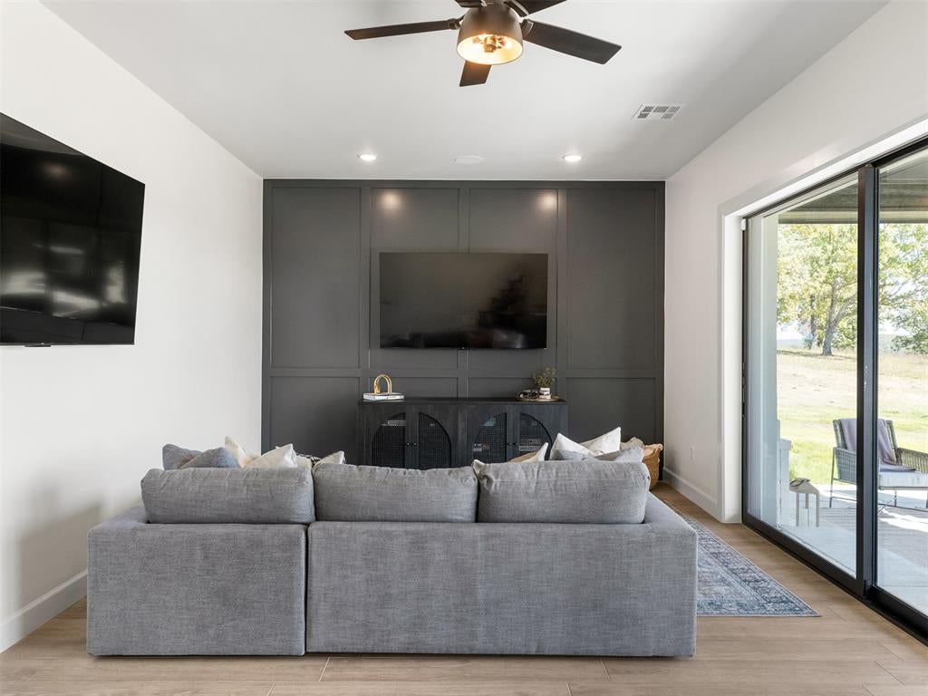 Eufaula, Oklahoma, 74432, United States, 5 Bedrooms Bedrooms, ,6 BathroomsBathrooms,Residential,Active,1905121