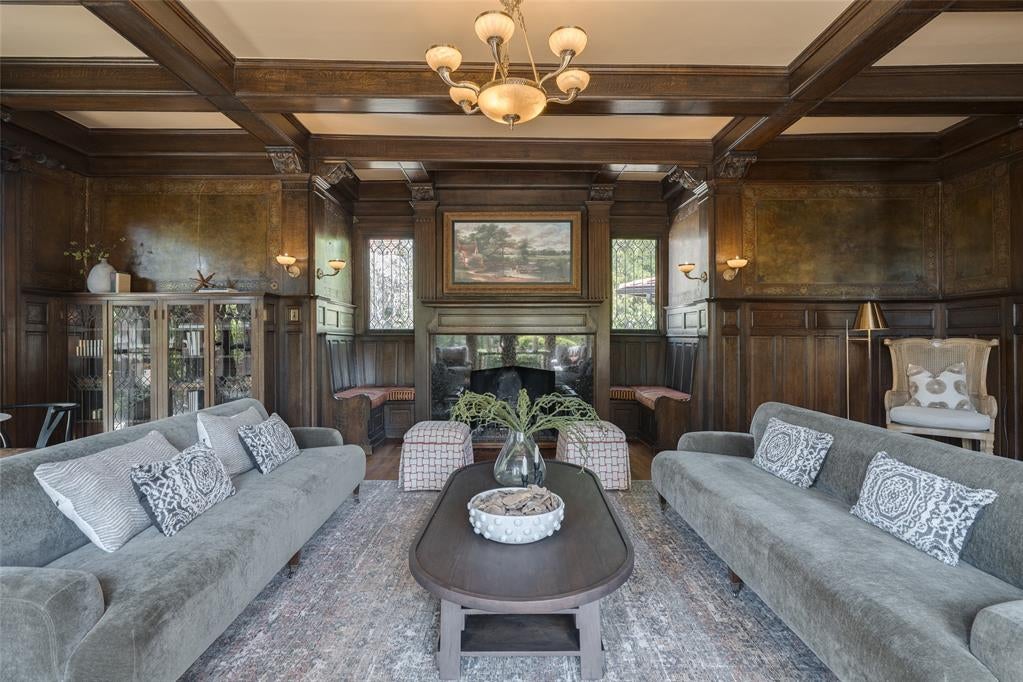 Oklahoma City, Oklahoma, 73103, United States, 5 Bedrooms Bedrooms, ,6 BathroomsBathrooms,Residential,Active,1810381