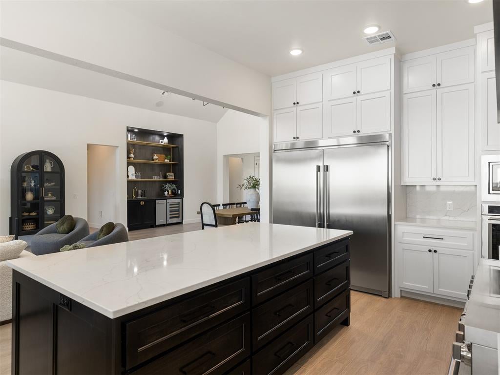 Eufaula, Oklahoma, 74432, United States, 5 Bedrooms Bedrooms, ,6 BathroomsBathrooms,Residential,Active,2015226