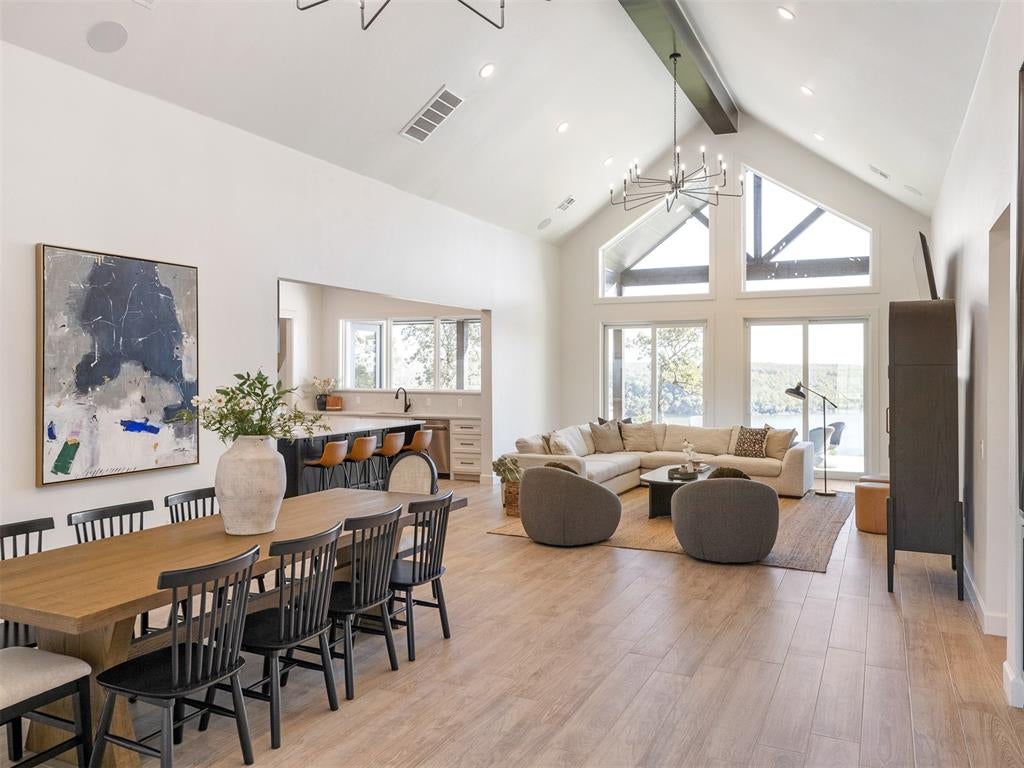 Eufaula, Oklahoma, 74432, United States, 5 Bedrooms Bedrooms, ,6 BathroomsBathrooms,Residential,Active,2015226