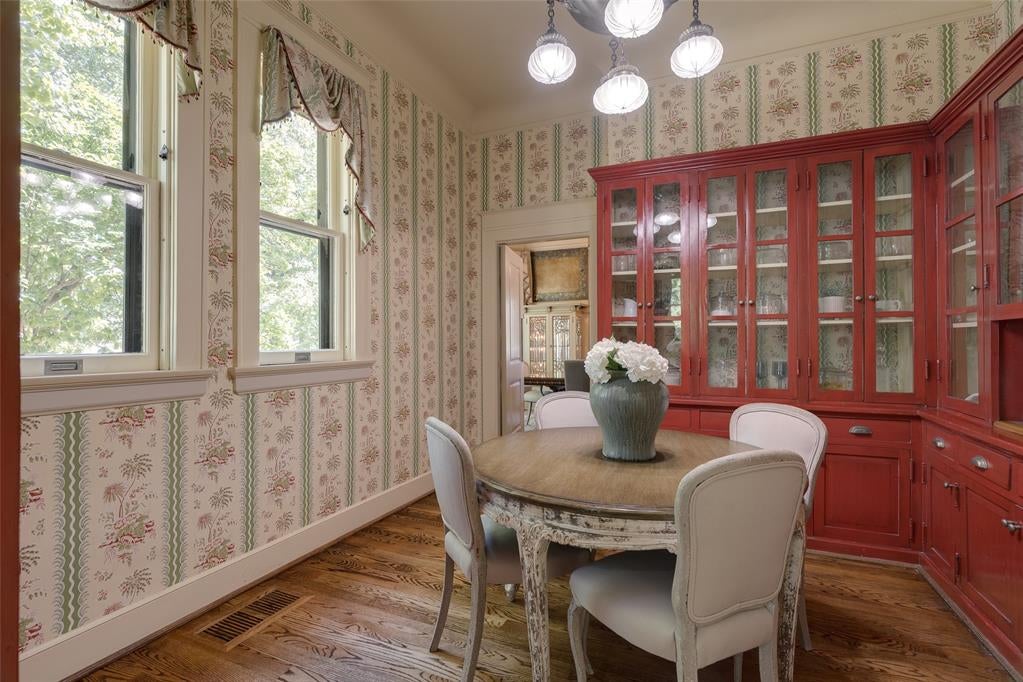 Oklahoma City, Oklahoma, 73103, United States, 5 Bedrooms Bedrooms, ,6 BathroomsBathrooms,Residential,Active,1810381