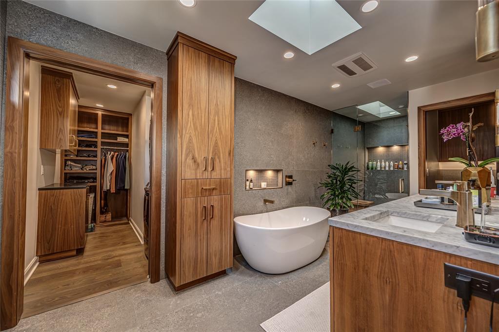 Oklahoma City, Oklahoma, 73118, United States, 4 Bedrooms Bedrooms, ,3 BathroomsBathrooms,Residential,Active,1964274