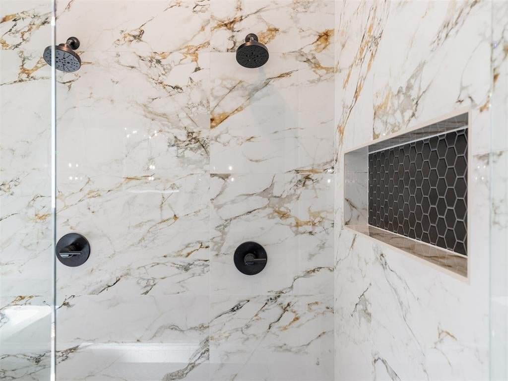 Eufaula, Oklahoma, 74432, United States, 5 Bedrooms Bedrooms, ,6 BathroomsBathrooms,Residential,Active,1905121