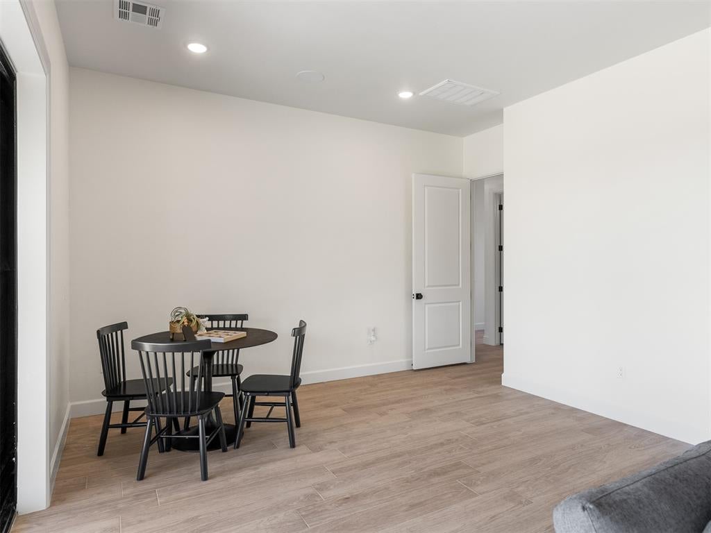 Eufaula, Oklahoma, 74432, United States, 5 Bedrooms Bedrooms, ,6 BathroomsBathrooms,Residential,Active,2015226