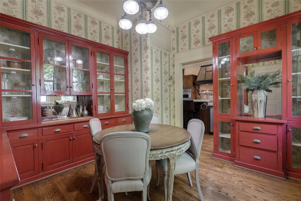 Oklahoma City, Oklahoma, 73103, United States, 5 Bedrooms Bedrooms, ,6 BathroomsBathrooms,Residential,Active,1810381