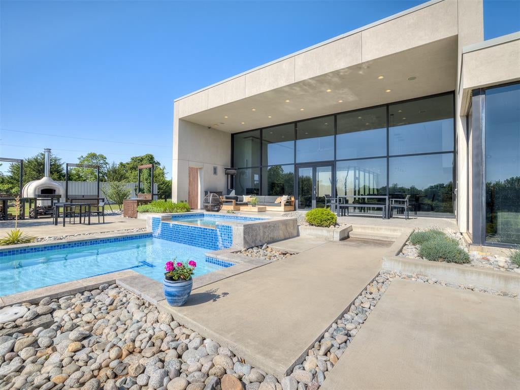 Jones, Oklahoma, 73049, United States, 3 Bedrooms Bedrooms, ,3 BathroomsBathrooms,Residential,Active,1825087