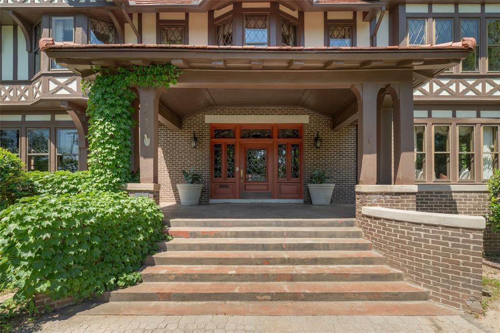 Oklahoma City, Oklahoma, 73103, United States, 5 Bedrooms Bedrooms, ,6 BathroomsBathrooms,Residential,Active,1810381